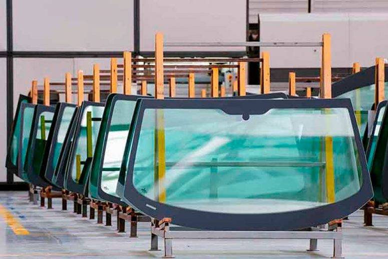 Из чего производят автомобильное стекло?